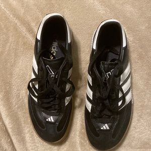 adidas Men's Samba Classic Indoor Soccer Shoe - black size 4.5